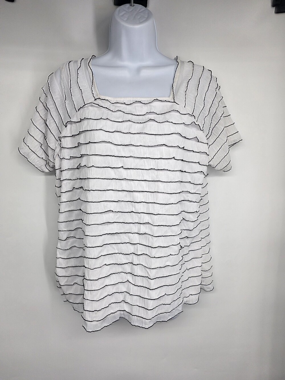 TanJay White Black Tiered Ruffle Lettuce Edge Blouse Size Medium